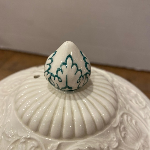 Wedgwood Etruria England “Patrician” Covered Tureen Paw Feet Stunning - Picture 4 of 15